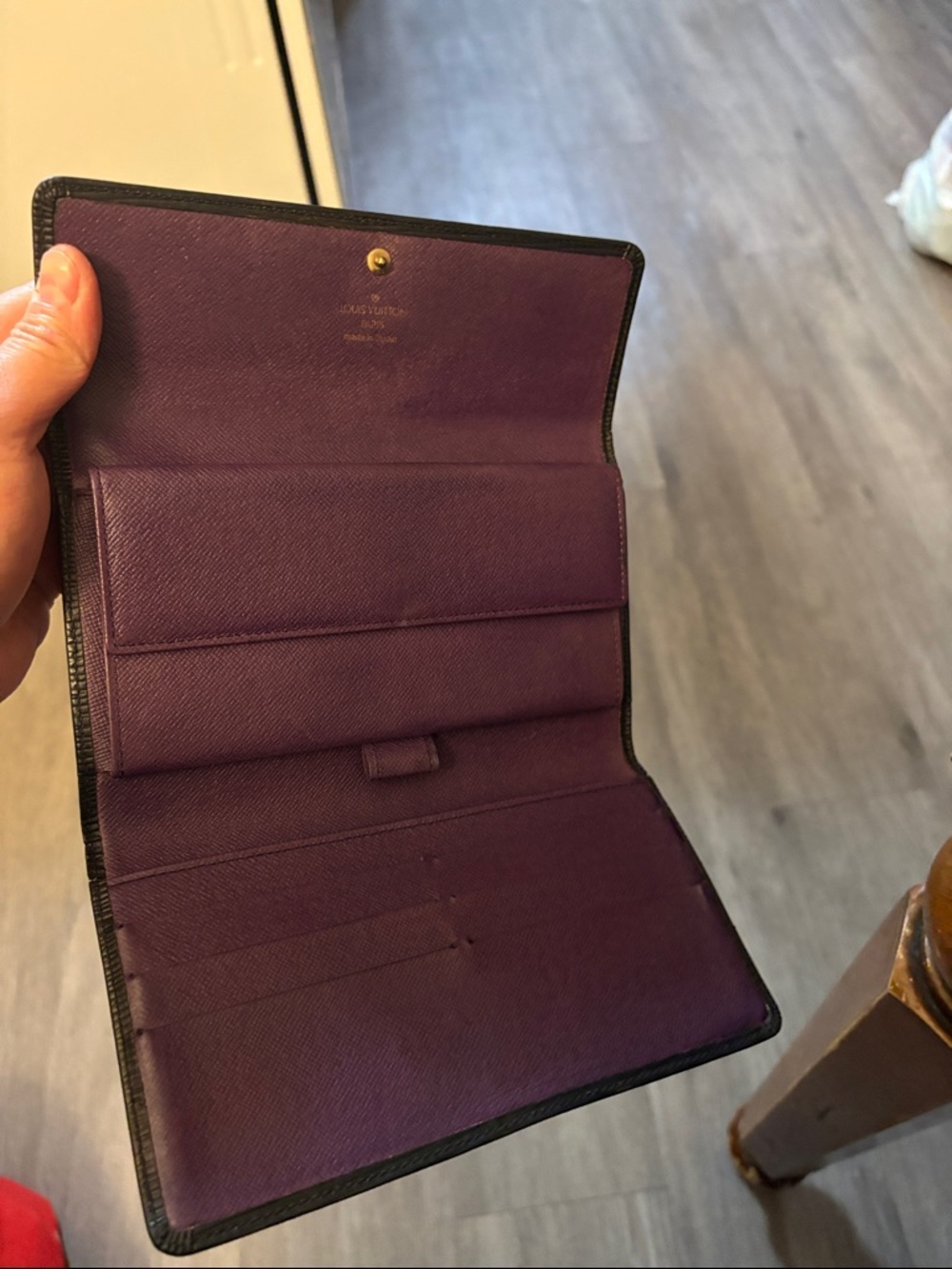Louis Vuitton Black Epi magenta Leather Trifold Wallet in excellent condition - Picture 4 of 10